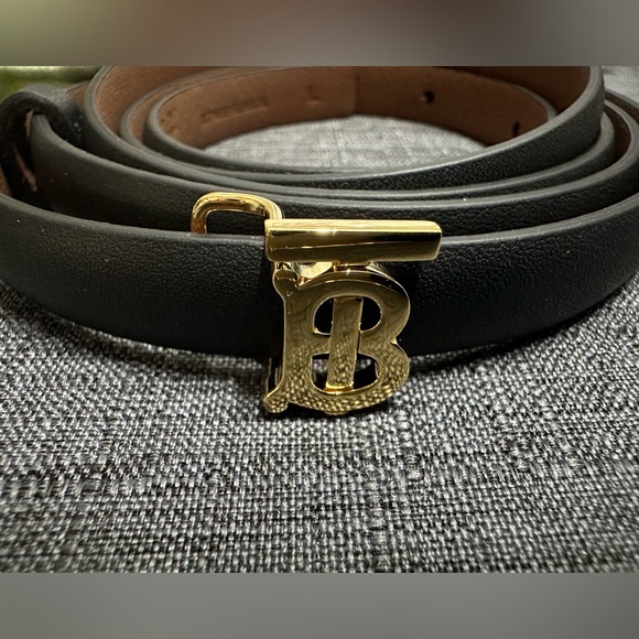 Burberry Monogram Motif Reversable Leather Belt - Picture 2 of 7